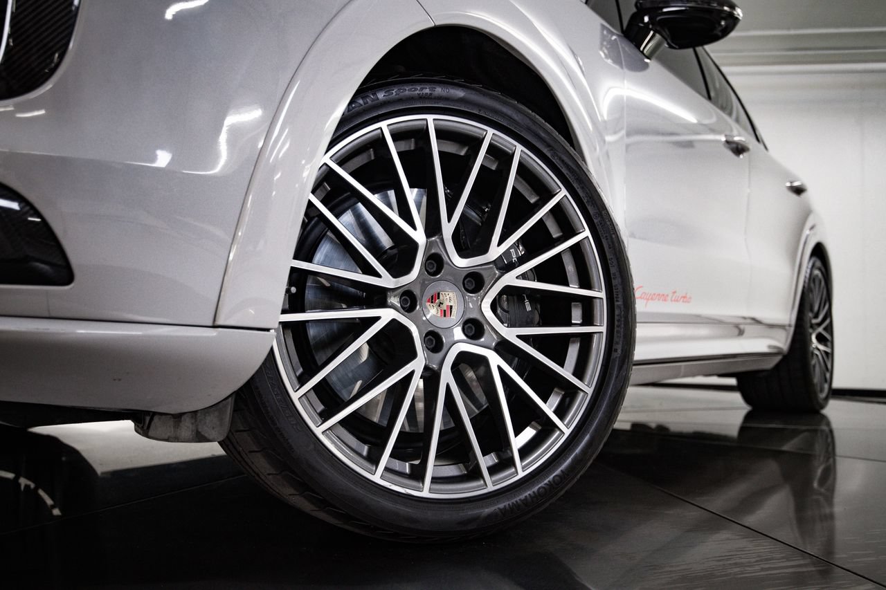 Certified 2022 Porsche Cayenne Turbo AWD/4WD image 12