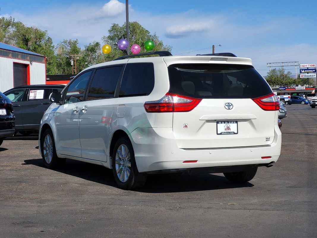 Used 2017 Toyota Sienna XLE w/ XLE Navigation Package AWD/4WD image 11