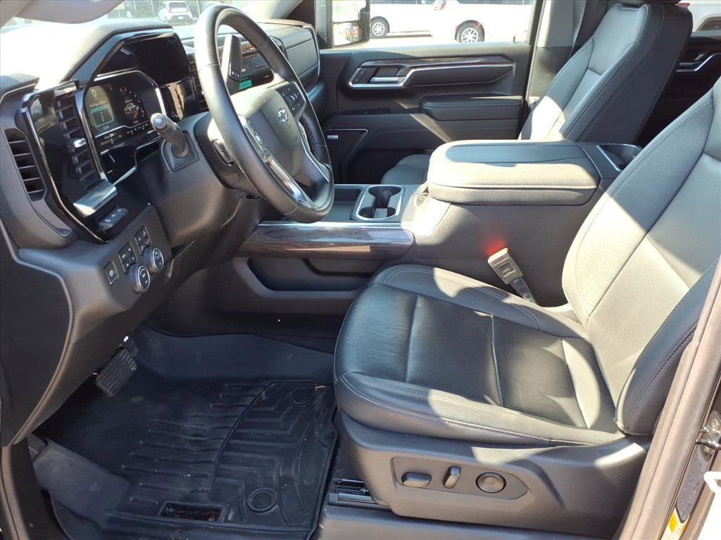 Used 2024 Chevrolet Silverado 2500 LTZ w/ LTZ Plus Package image 11
