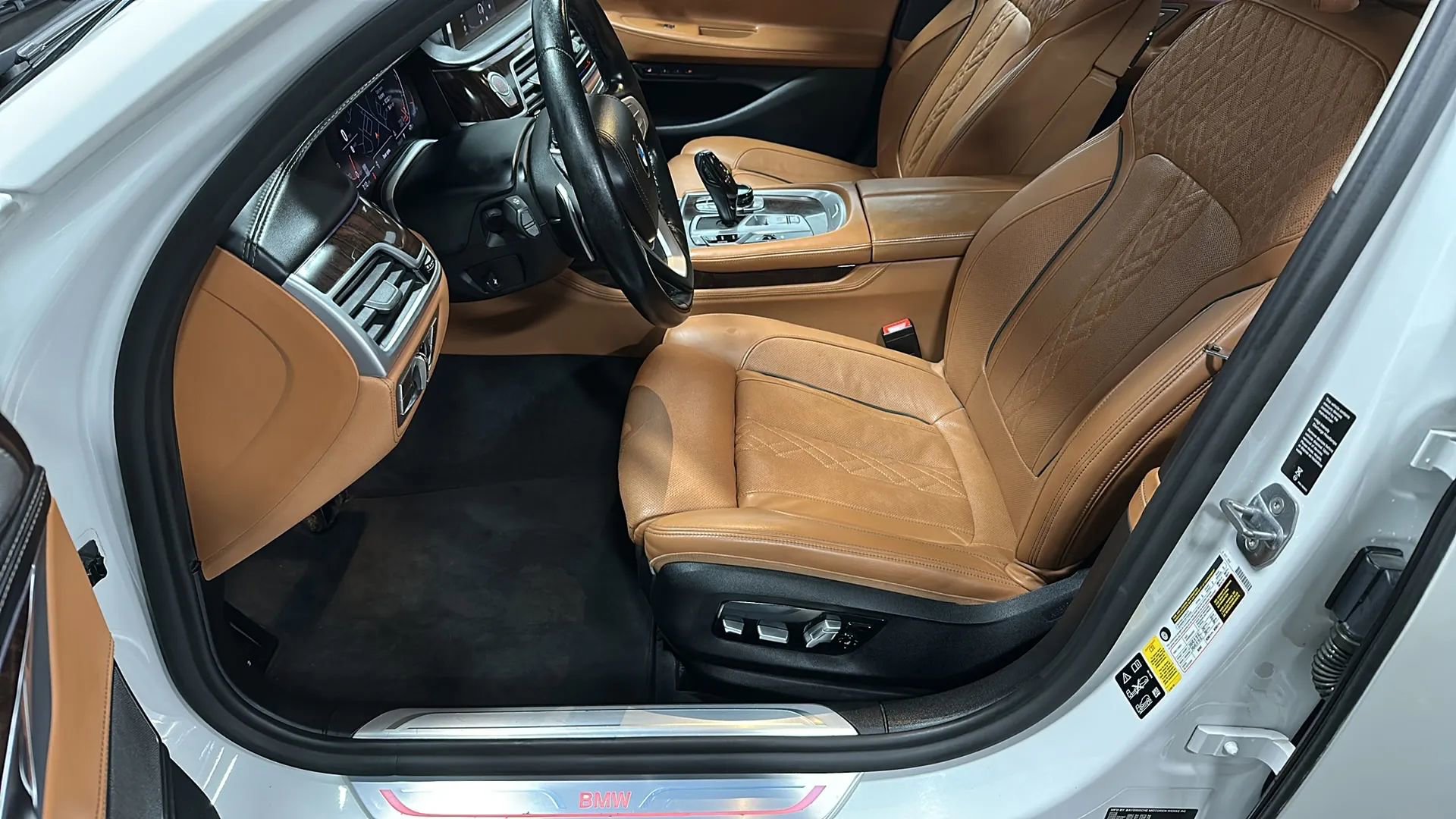 Used 2020 BMW 750i xDrive w/ Executive Package image 9