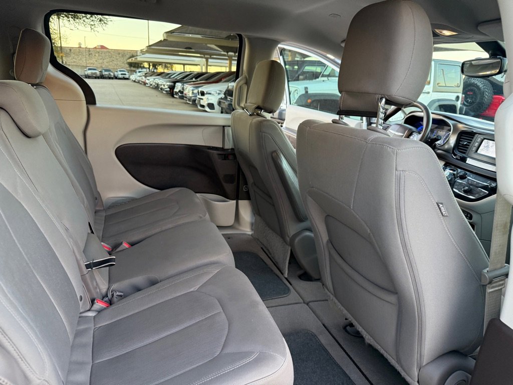 Used 2017 Chrysler Pacifica LX image 17