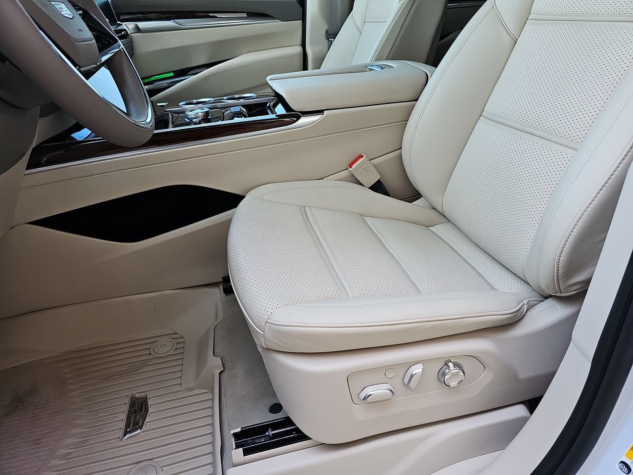 New 2026 Cadillac Escalade Platinum Sport w/ LPO, ONYX Package AWD/4WD image 16