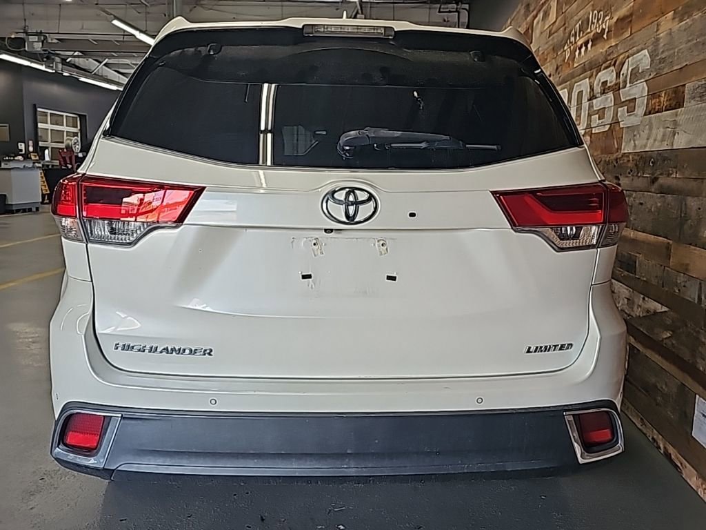 Used 2019 Toyota Highlander Limited FWD image 5