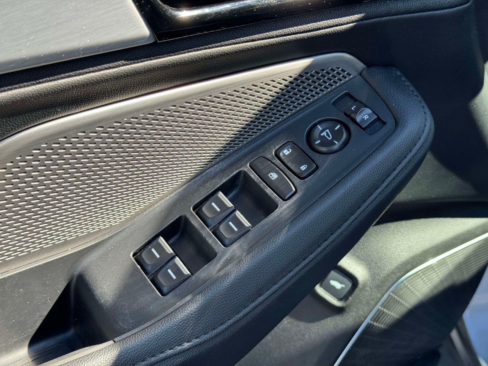 Used 2024 Acura MDX SH-AWD image 22