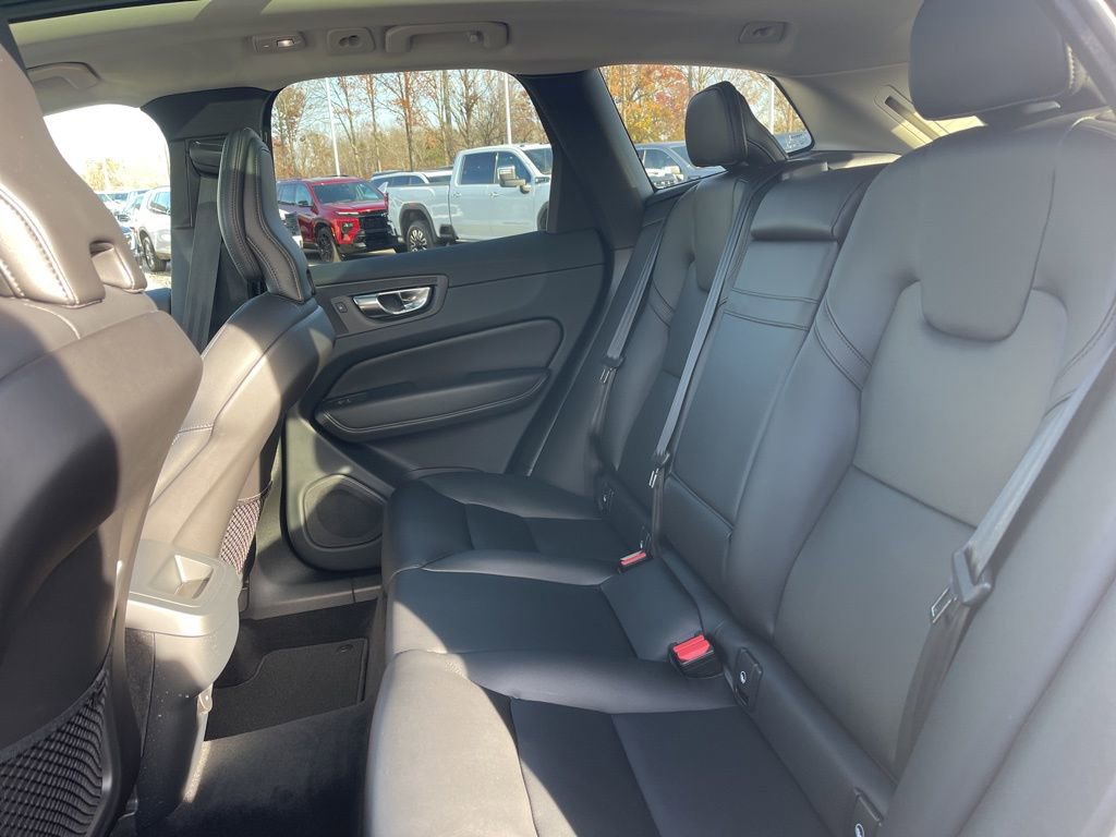 Used 2023 Volvo XC60 B5 Core w/ Protection Package Premier image 14