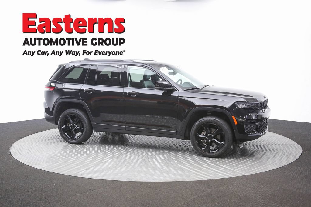 Used 2024 Jeep Grand Cherokee Altitude AWD/4WD image 48