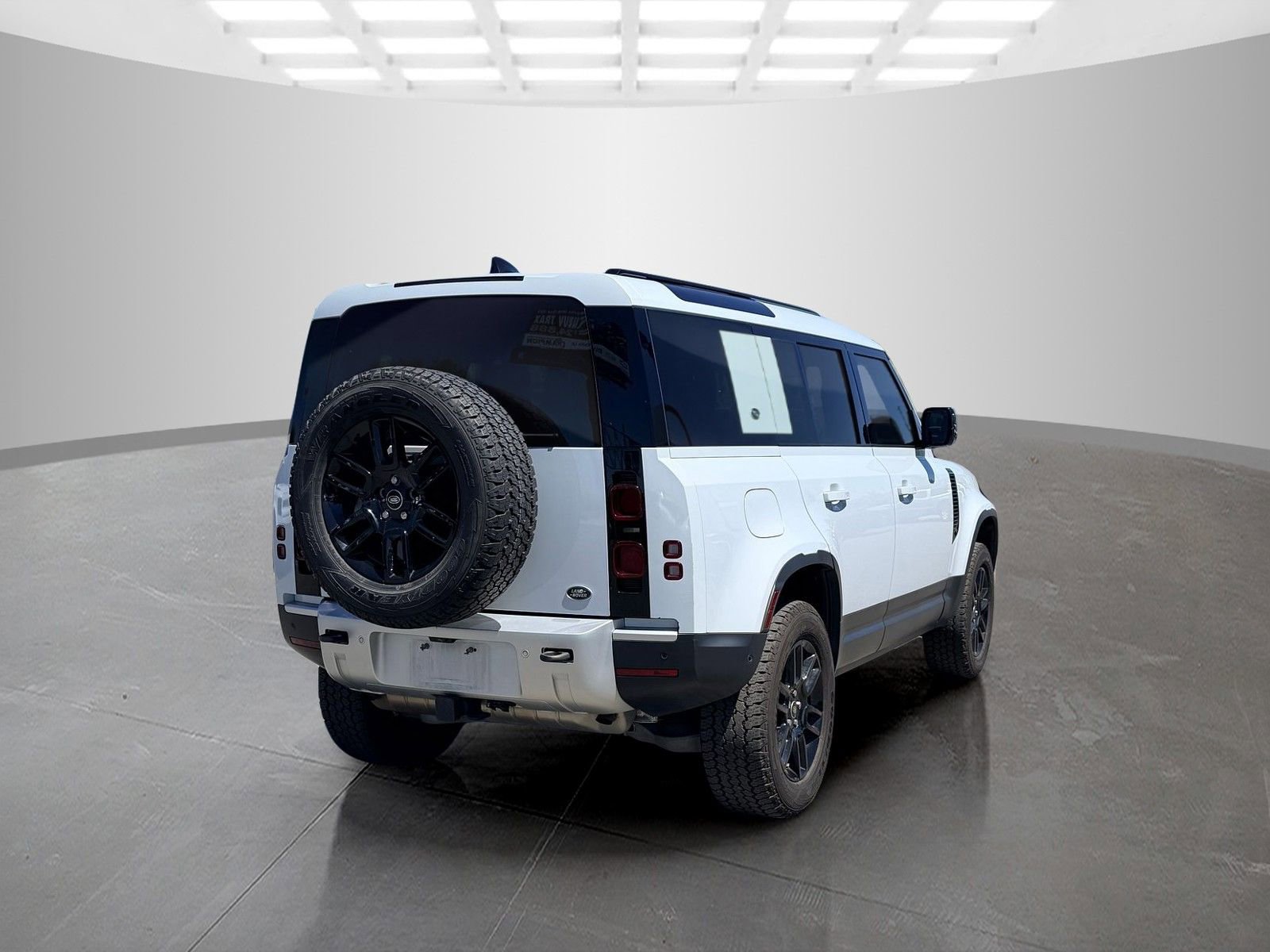 Used 2023 Land Rover Defender 110 S AWD/4WD image 5