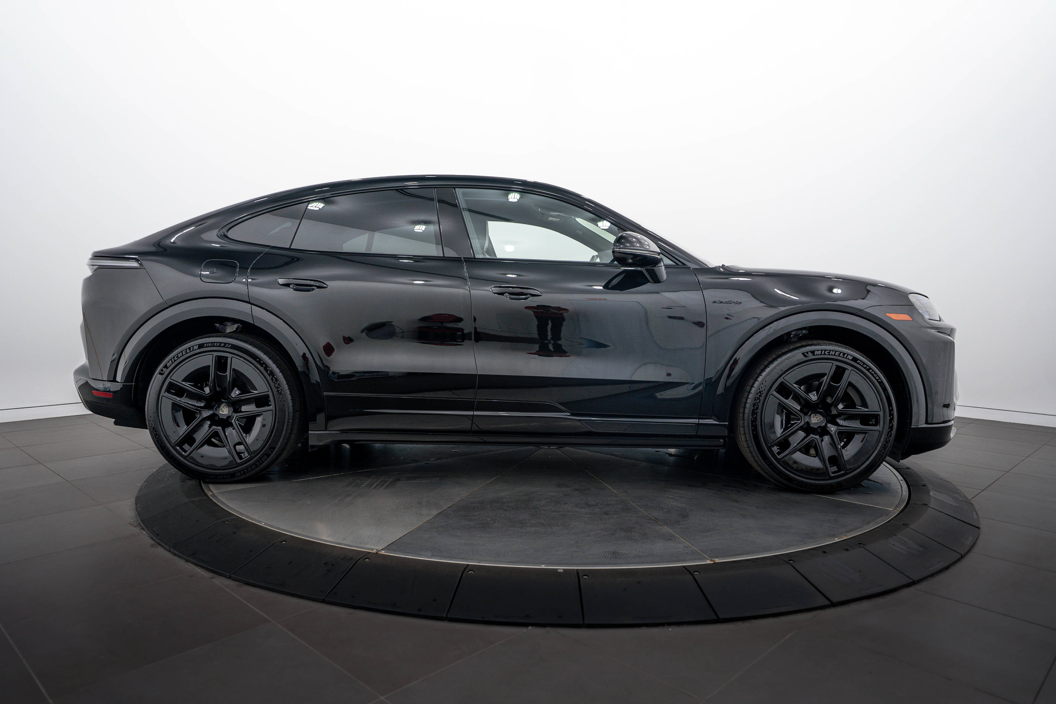 New 2026 Porsche Cayenne Turbo AWD/4WD image 8