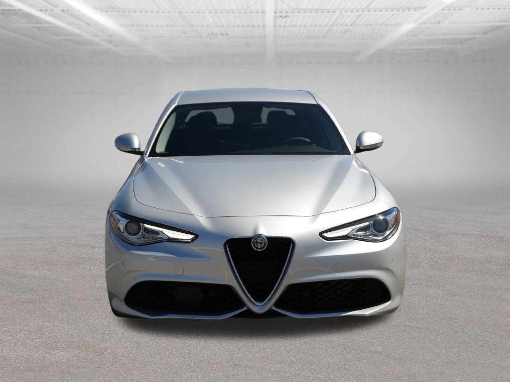 Used 2017 Alfa Romeo Giulia Ti w/ TI 19" Sport Package RWD image 2