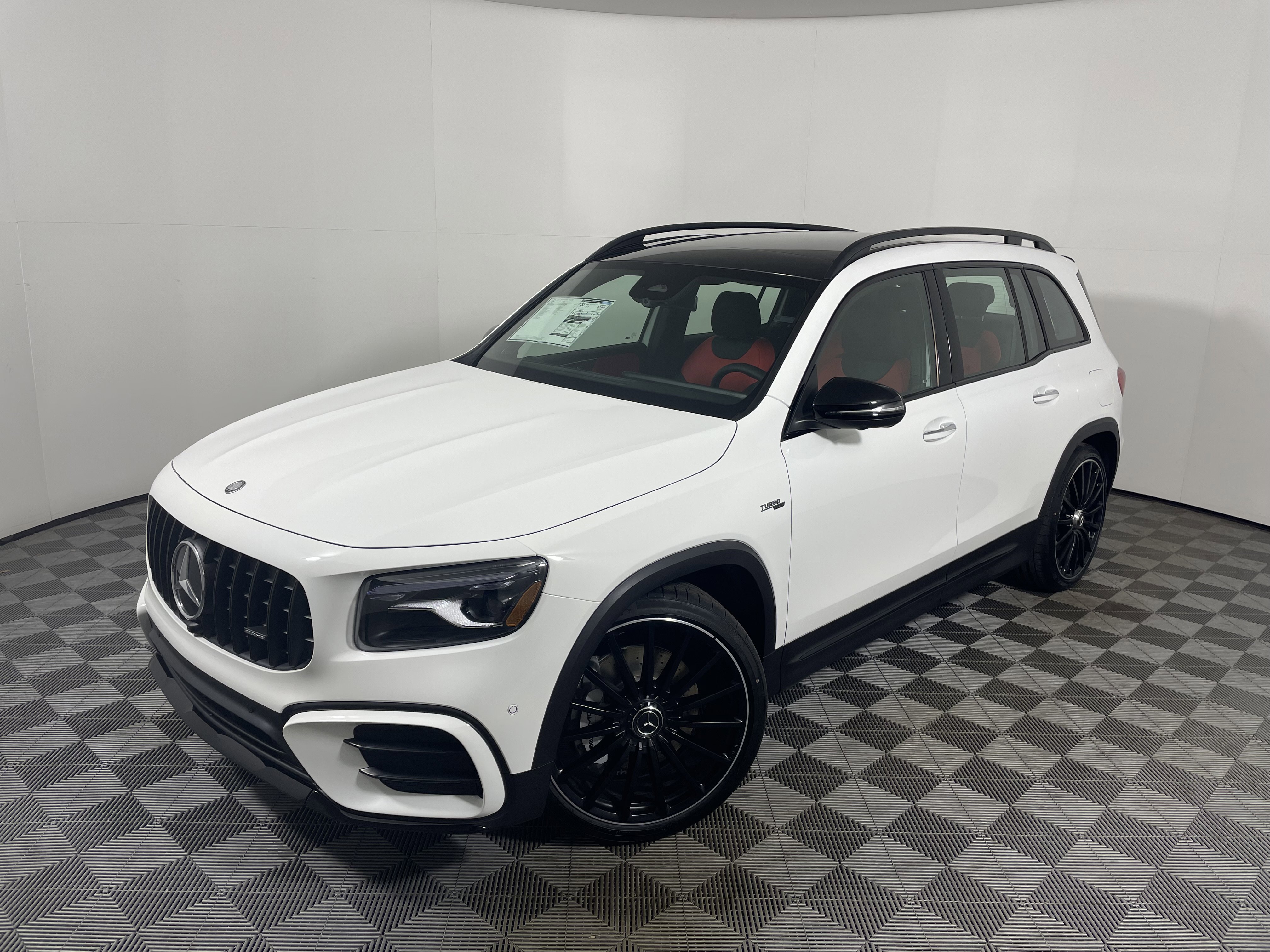 New 2026 Mercedes-Benz GLB 35 AMG 4MATIC image 1