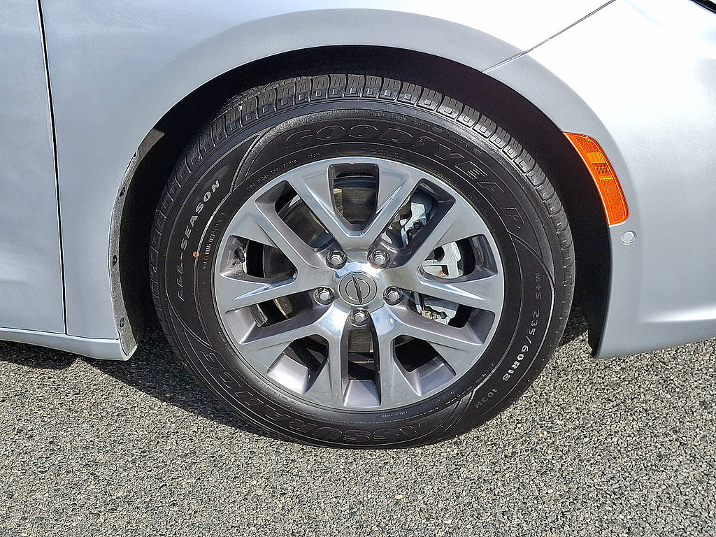 Certified 2023 Chrysler Pacifica Pinnacle FWD image 19