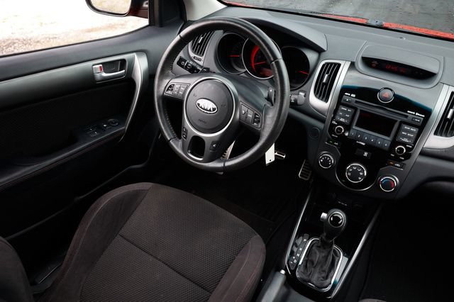 Used 2011 Kia Forte Koup SX FWD image 24