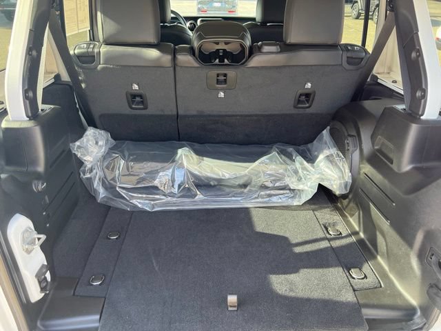 Used 2023 Jeep Wrangler Unlimited Sahara w/ Cold Weather Group AWD/4WD image 12