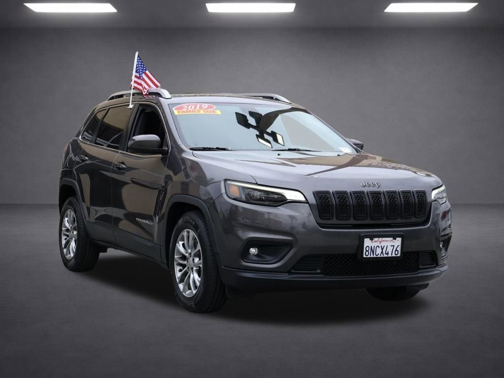 Used 2019 Jeep Cherokee Latitude Plus image 2