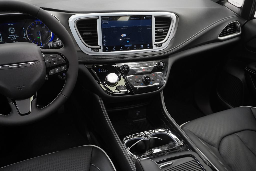 New 2027 Chrysler Pacifica Limited AWD/4WD image 22
