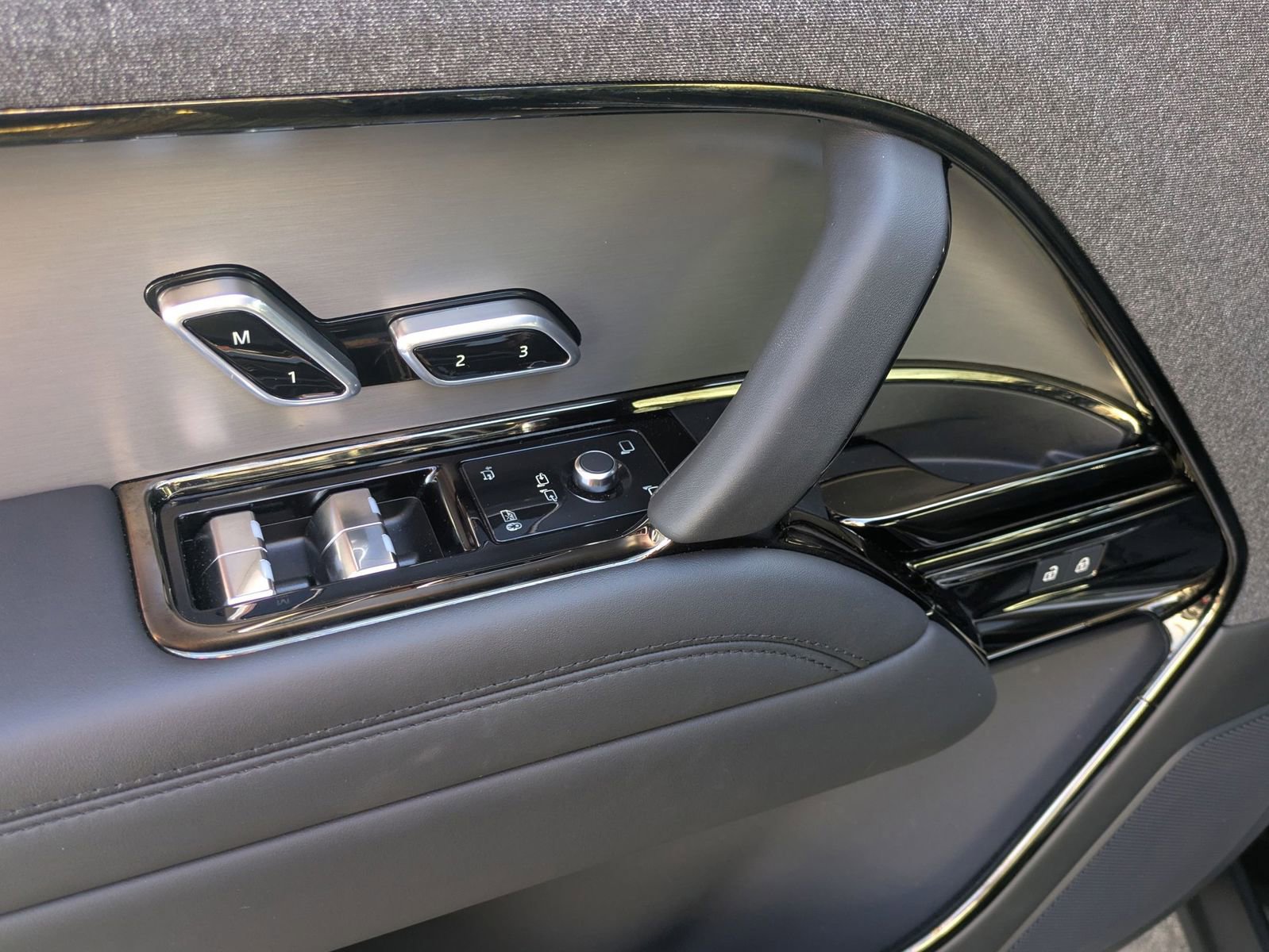 Used 2025 Land Rover Range Rover Sport Dynamic SE image 12