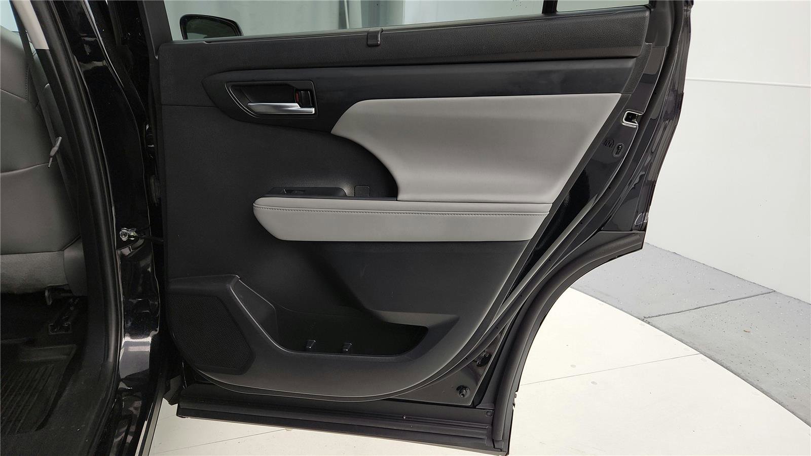 Certified 2022 Toyota Highlander XLE image 31