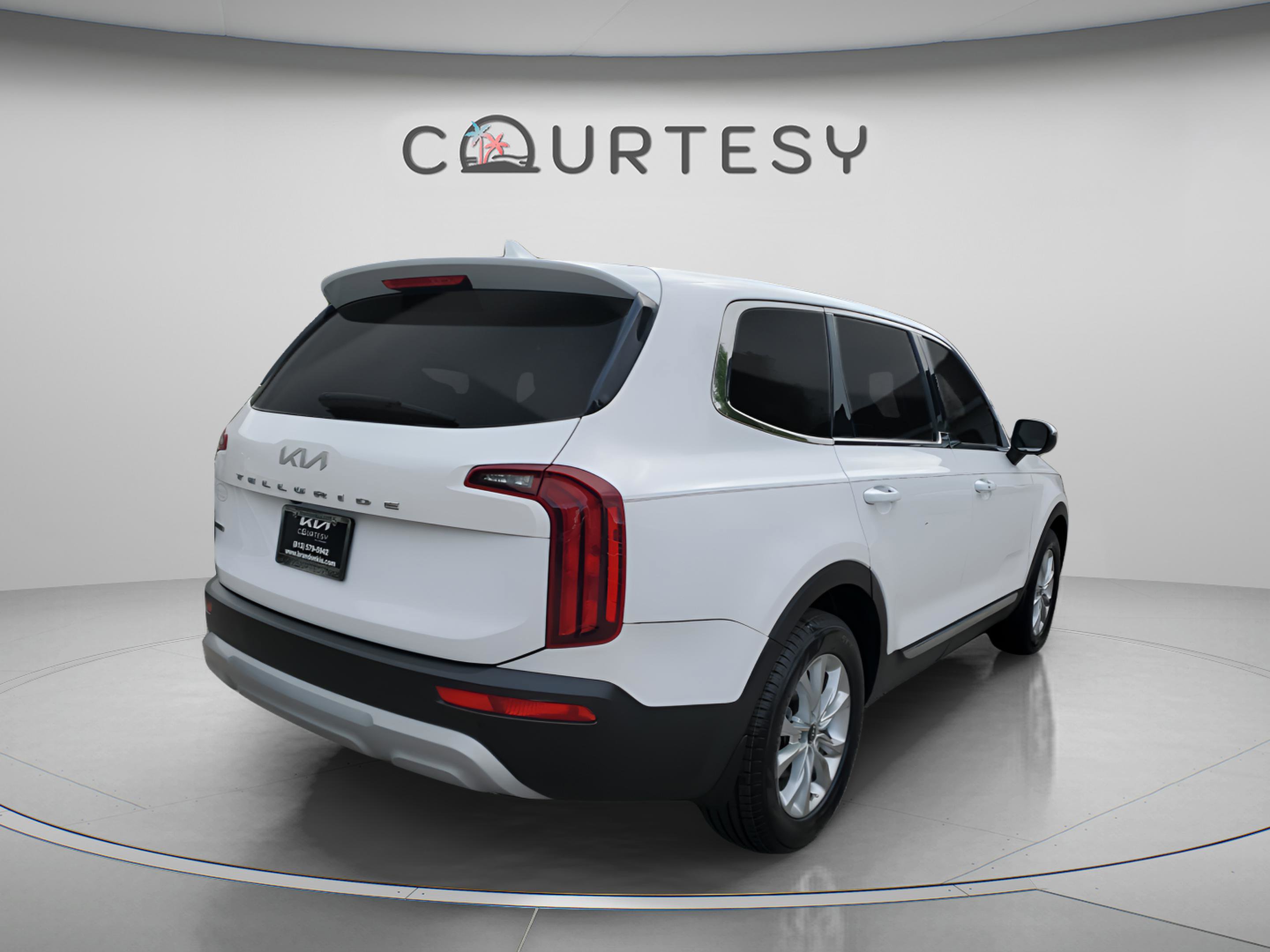 Used 2022 Kia Telluride LX AWD/4WD image 3