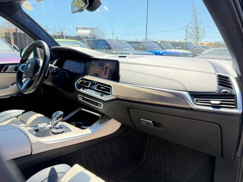 Used 2020 BMW X5 M50i w/ Executive Package image 31