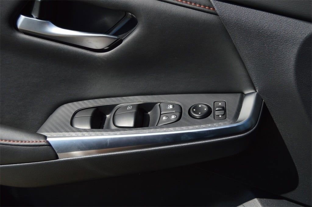 Used 2025 Nissan Sentra SR w/ SR Premium Package image 18