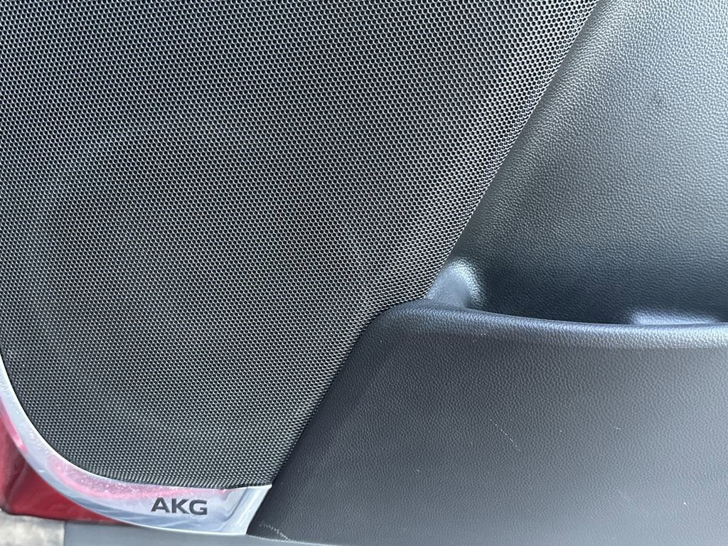 Used 2021 Cadillac Escalade Premium Luxury RWD image 32