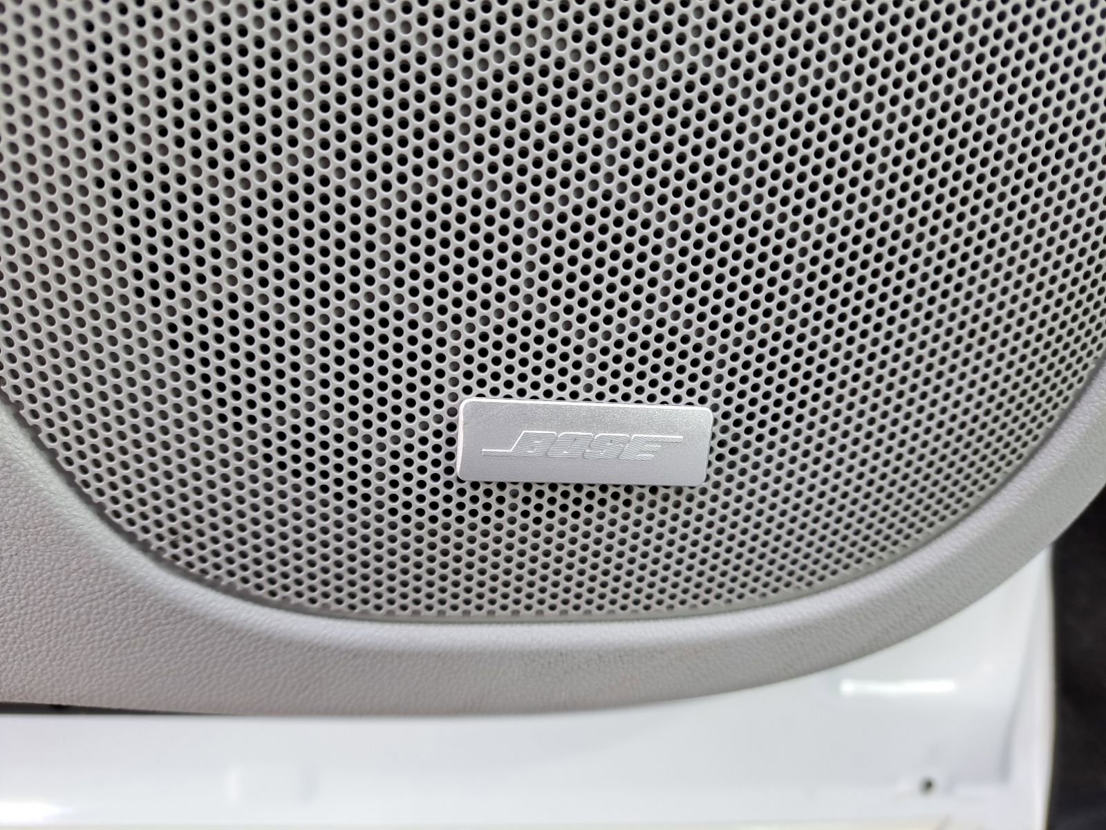 Used 2023 GMC Acadia SLT image 19