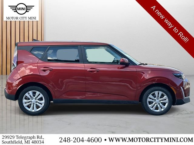 Used 2023 Kia Soul LX image 2