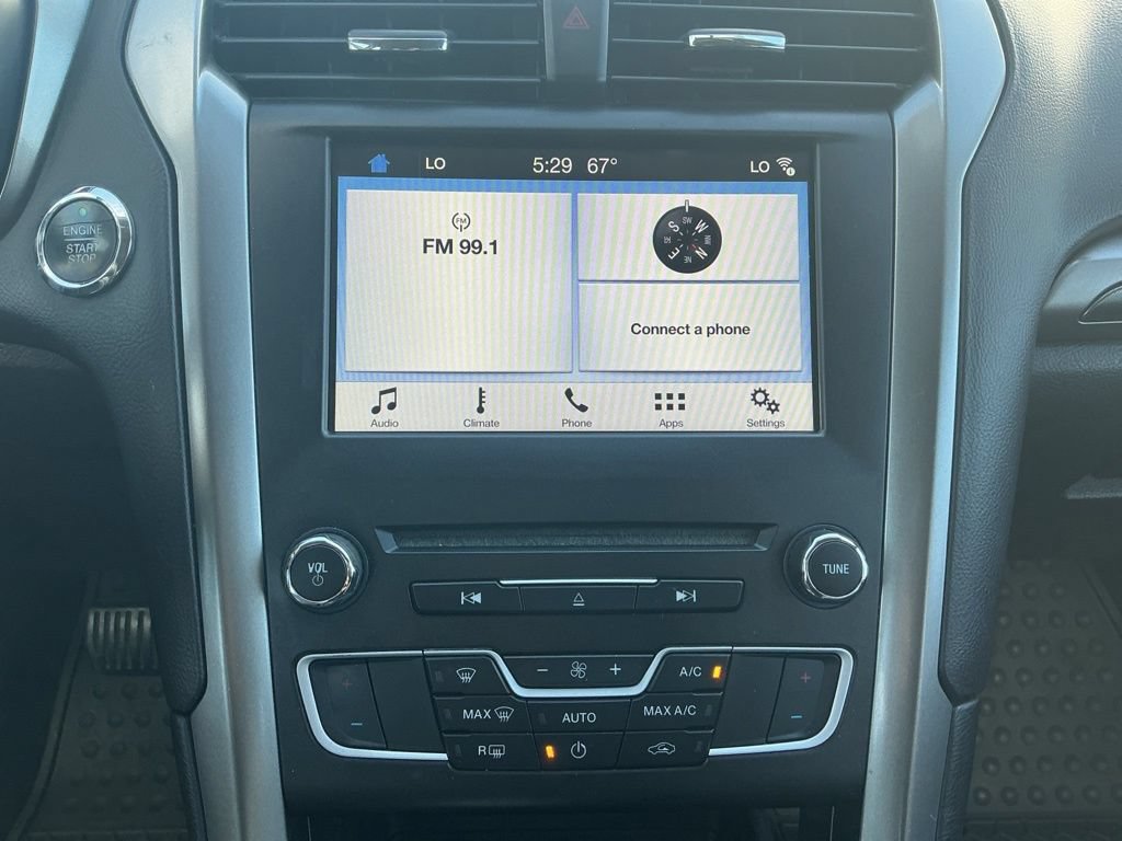 Used 2017 Ford Fusion SE w/ Equipment Group 201A FWD image 29