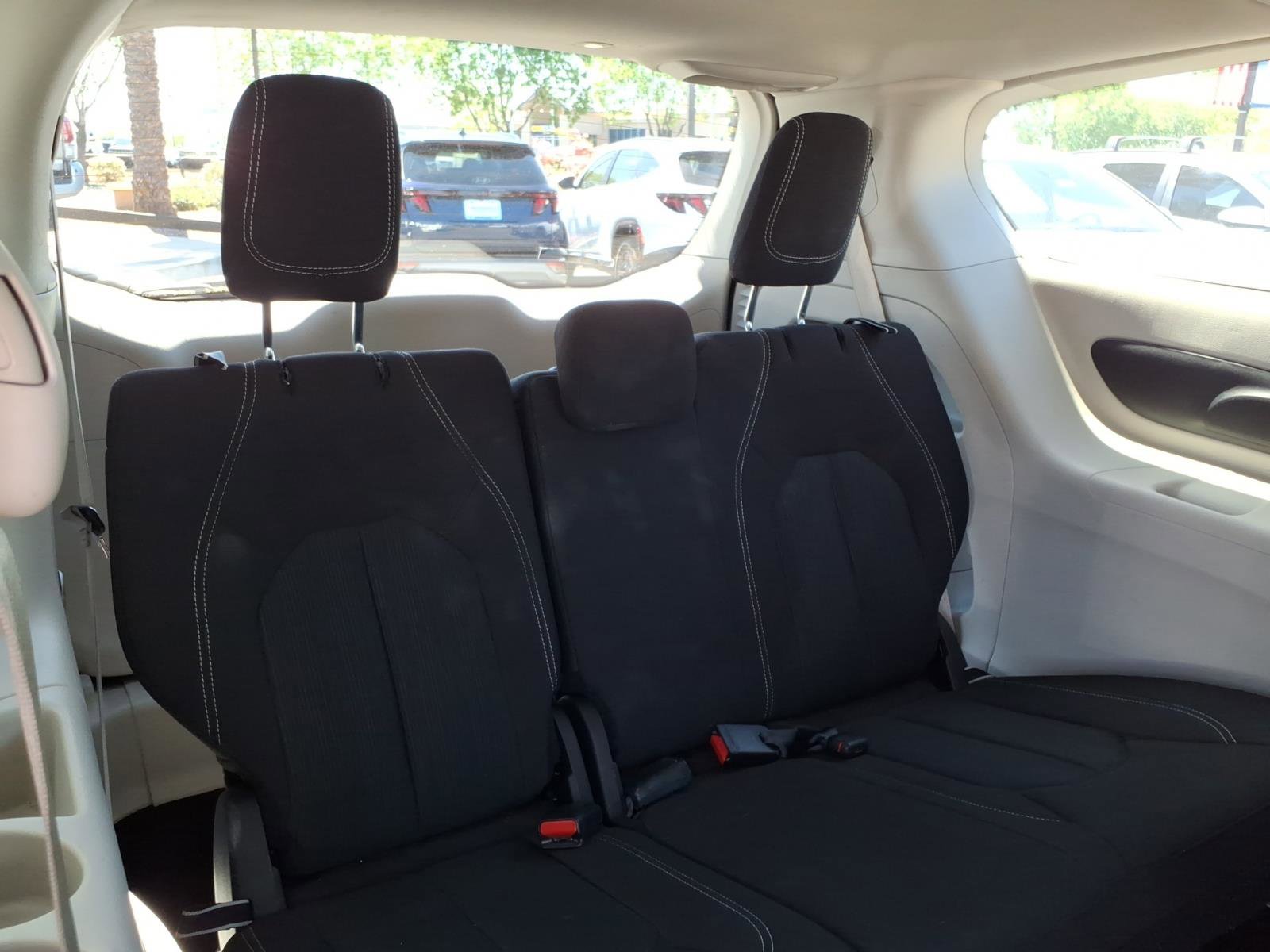 Used 2023 Chrysler Voyager LX image 15