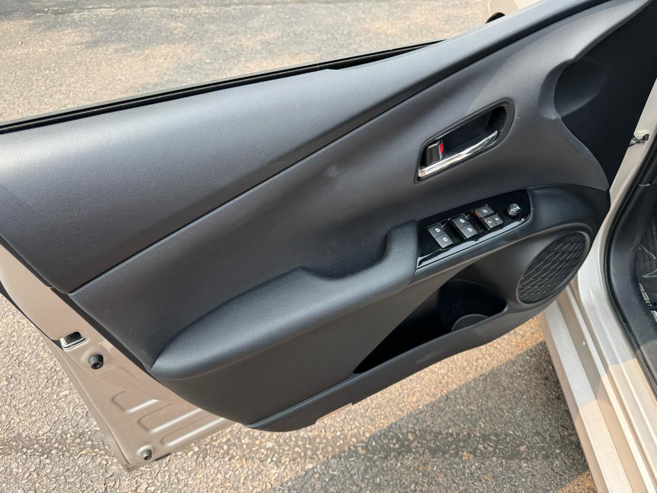 Used 2018 Toyota Prius Prime Premium FWD image 9