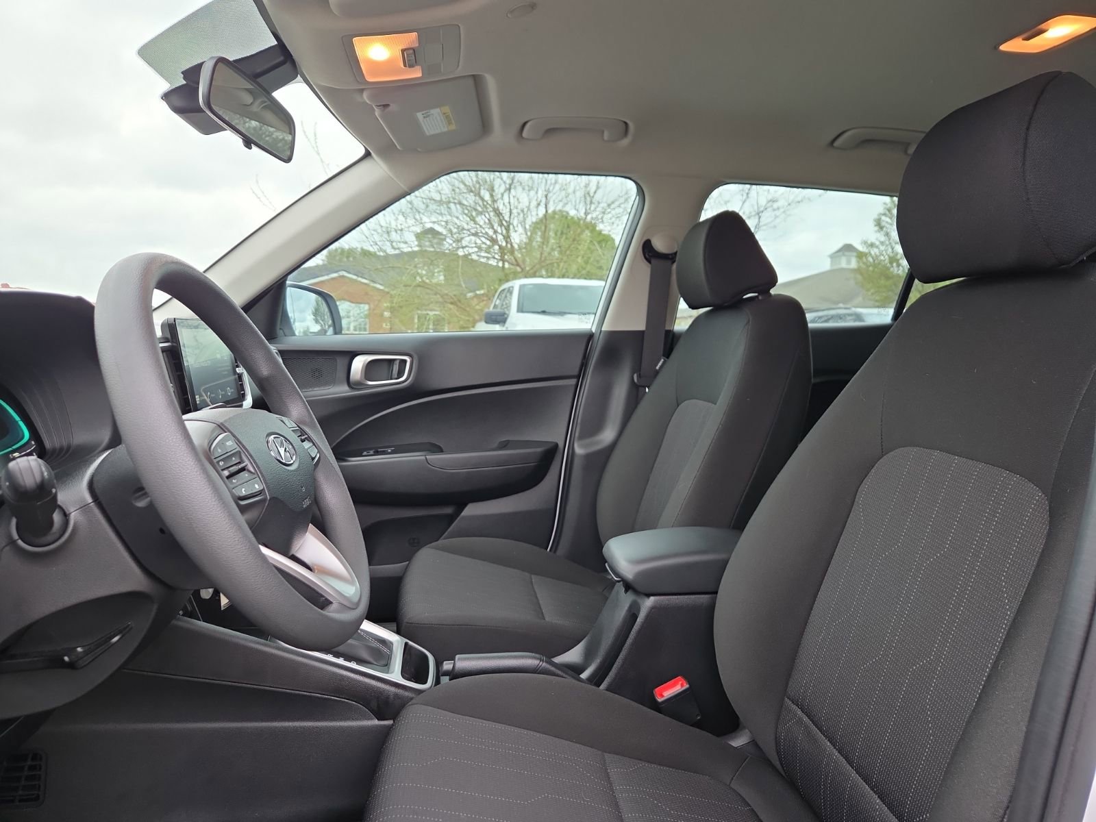 Used 2025 Hyundai Venue SE image 14