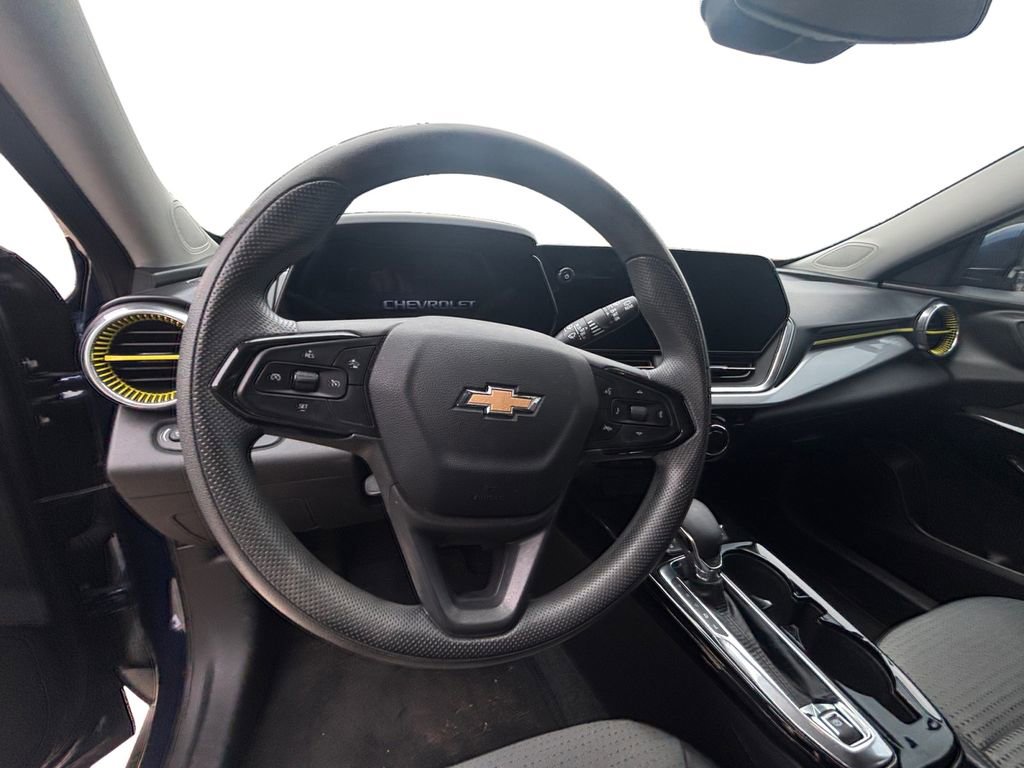 Used 2024 Chevrolet Trax LT FWD image 12