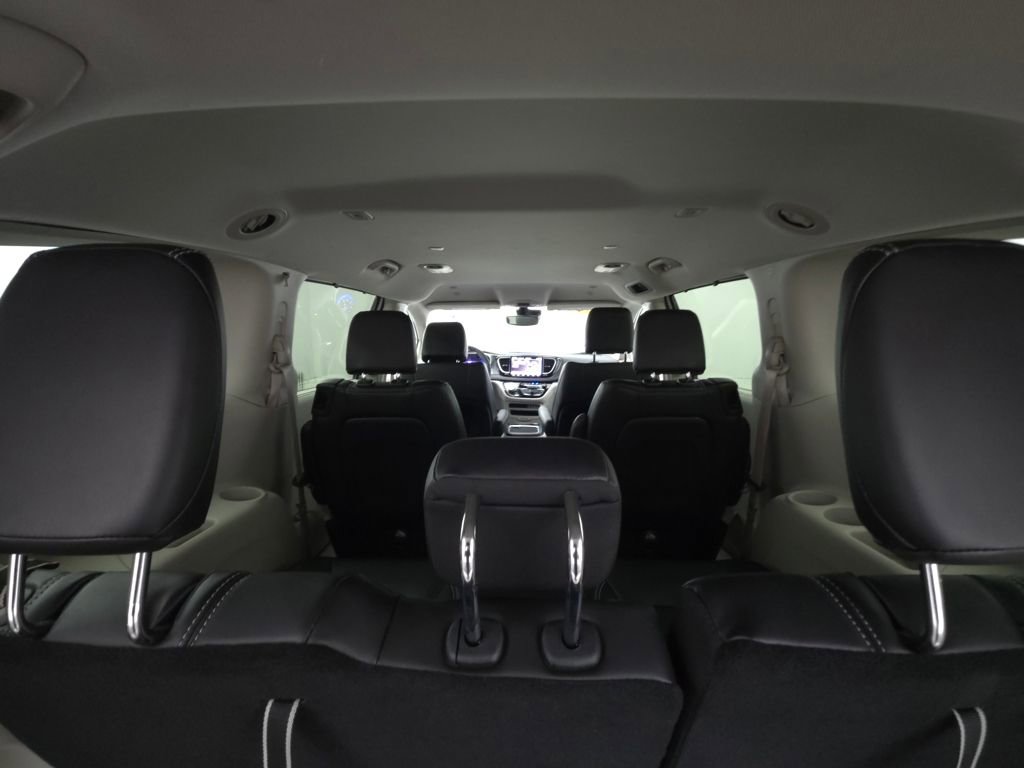 Used 2024 Chrysler Pacifica Touring-L image 10