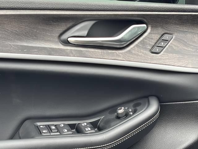 Used 2025 Jeep Grand Cherokee L Limited w/ Luxury Tech Group II AWD/4WD image 19