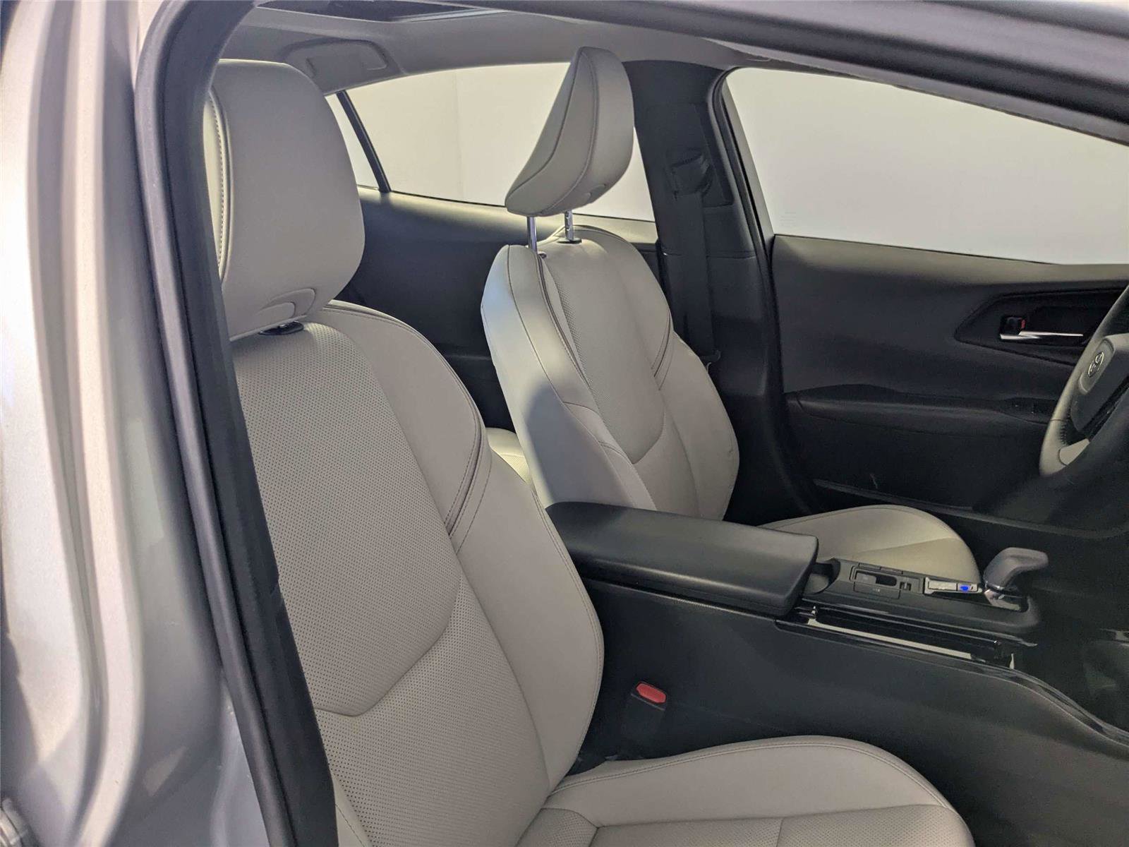Used 2023 Toyota Prius XLE FWD image 34