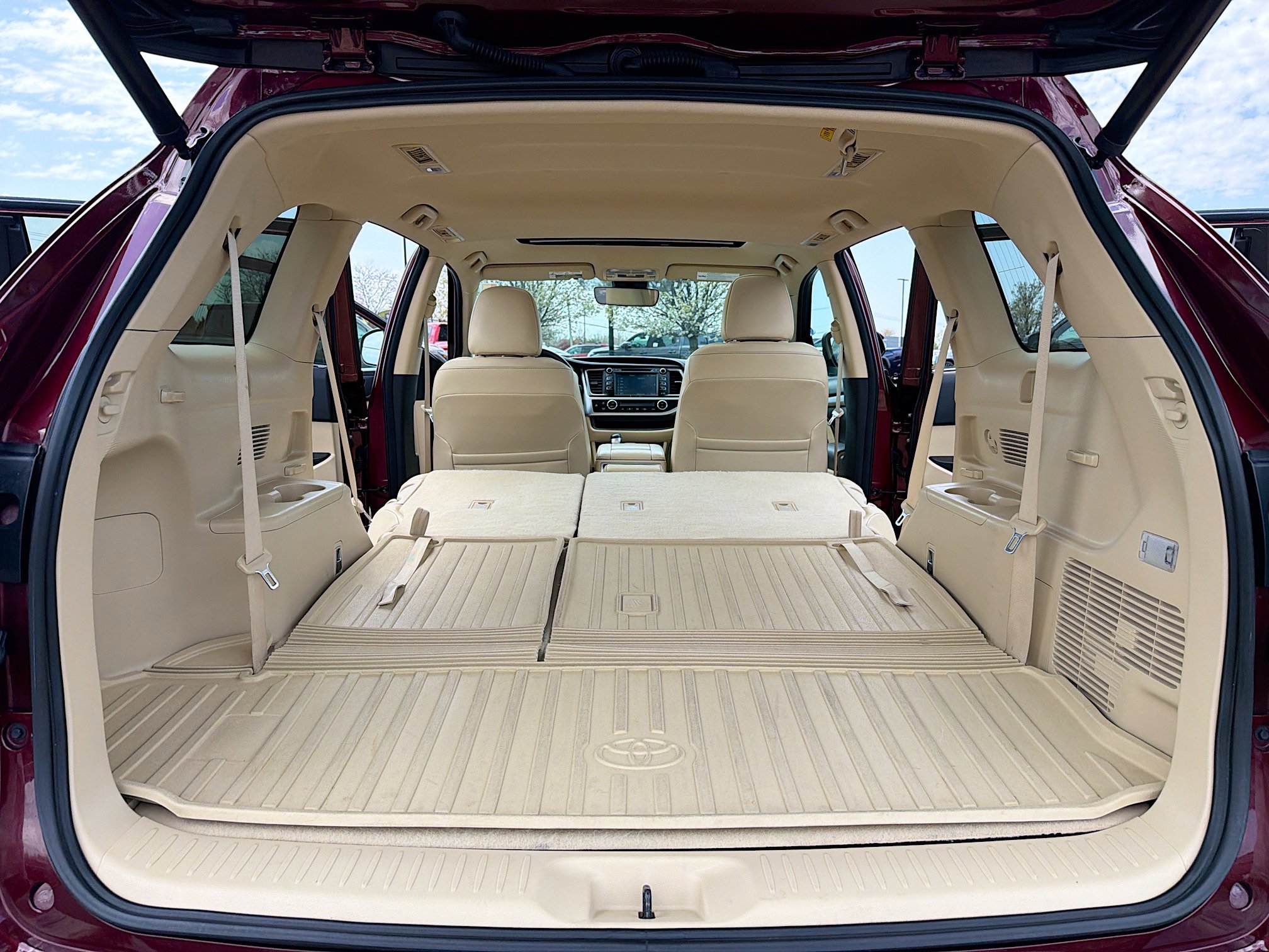 Used 2017 Toyota Highlander XLE image 8