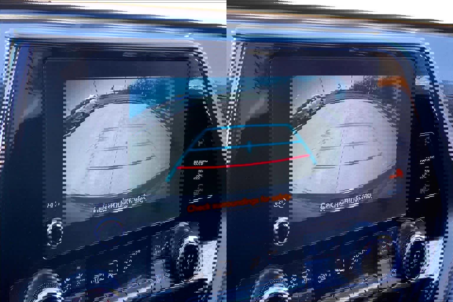 Used 2024 Toyota Highlander LE image 29