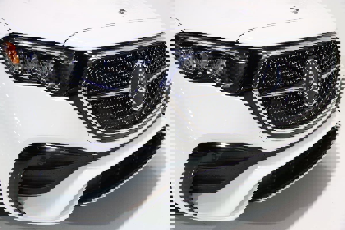 Used 2025 Mercedes-Benz E 350 4MATIC Sedan image 29