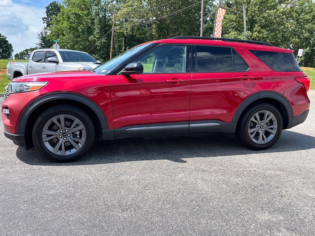 Used 2022 Ford Explorer XLT w/ Equipment Group 202A RWD image 4