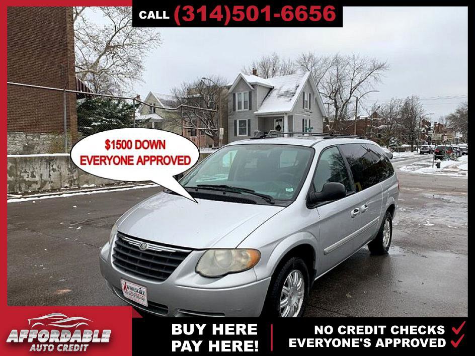 Used 2005 Chrysler Town & Country Touring image 1