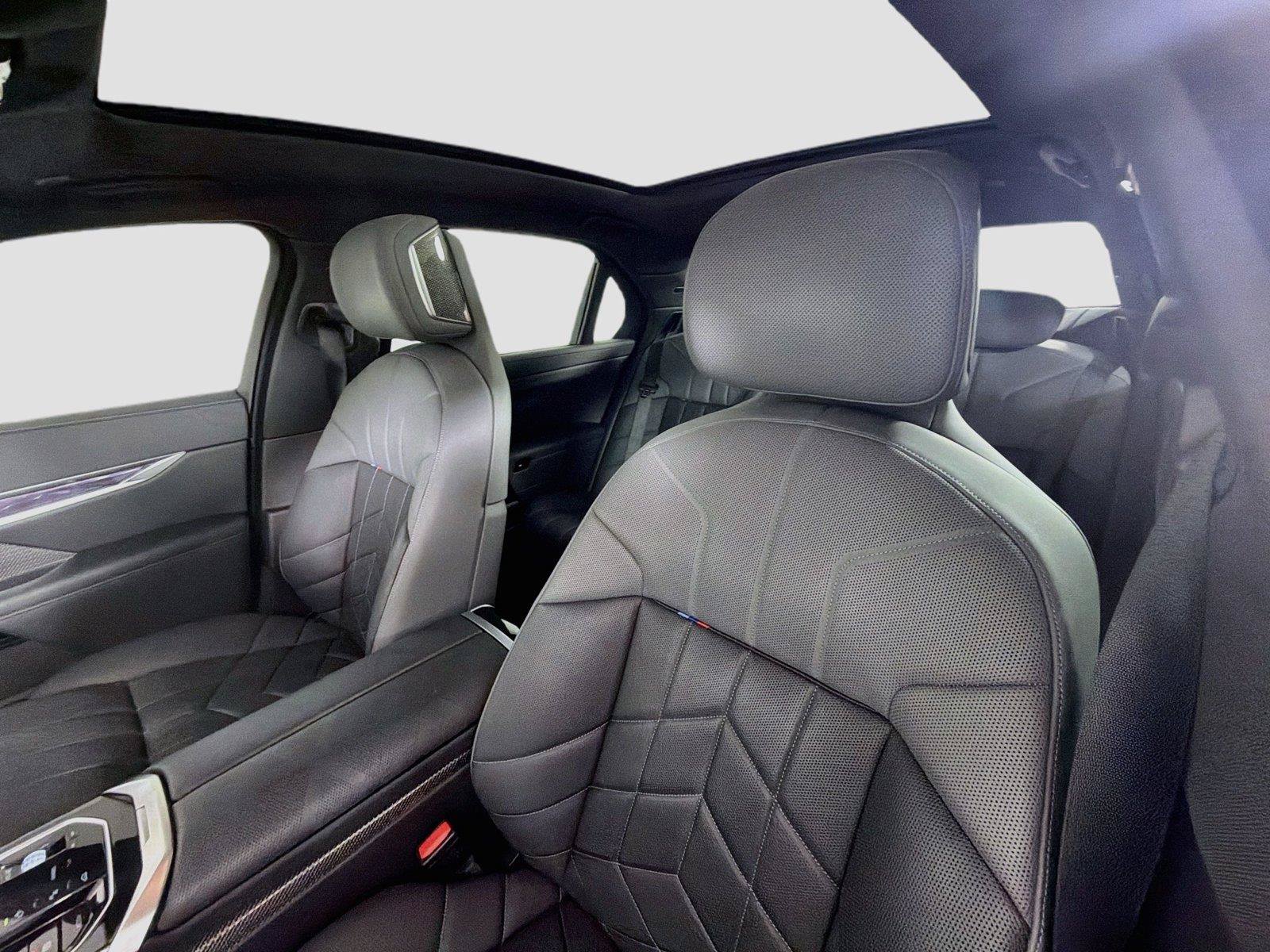 Used 2024 BMW 760i xDrive w/ Executive Package AWD/4WD image 21