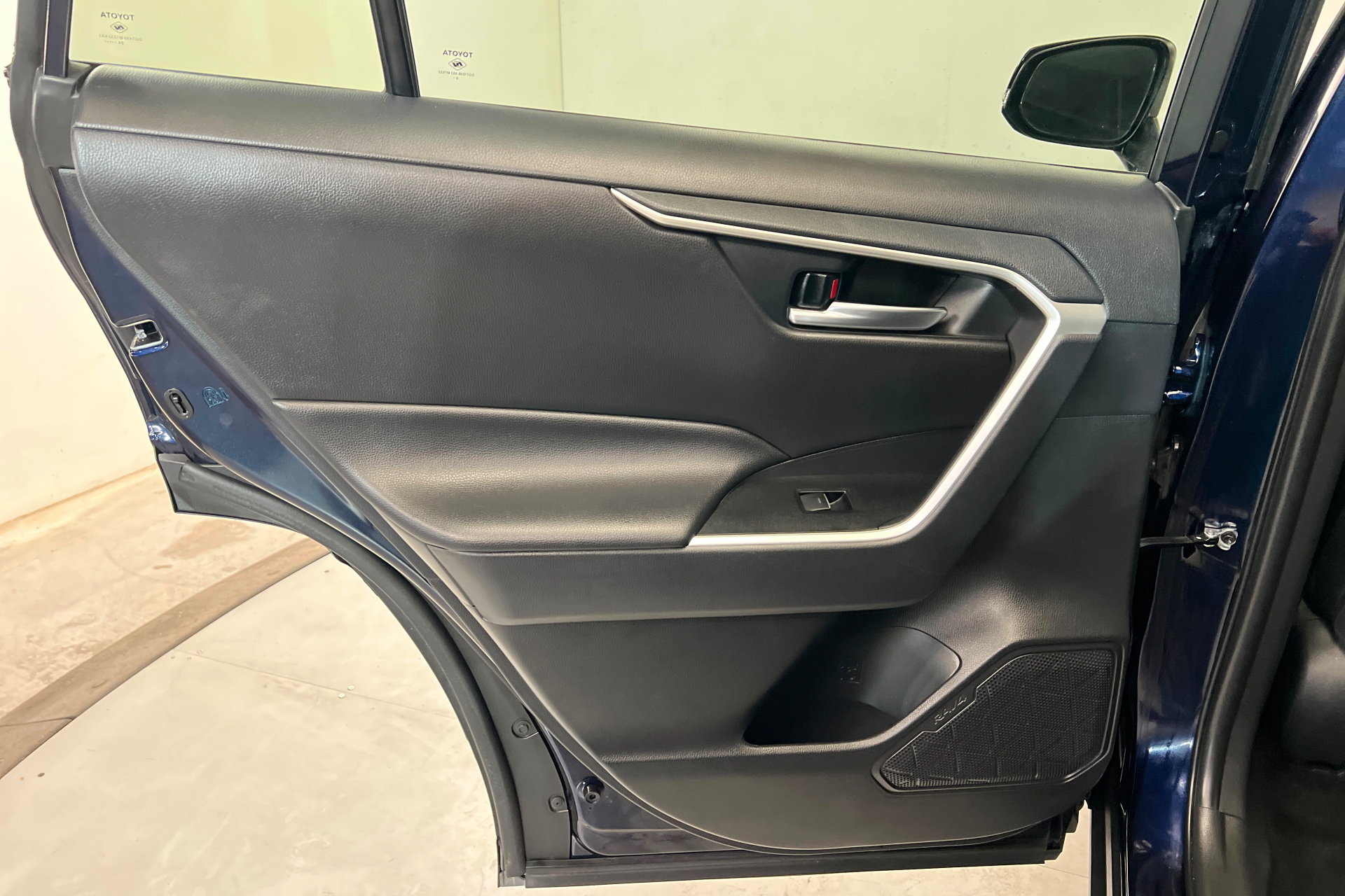Used 2025 Toyota RAV4 XLE FWD image 19