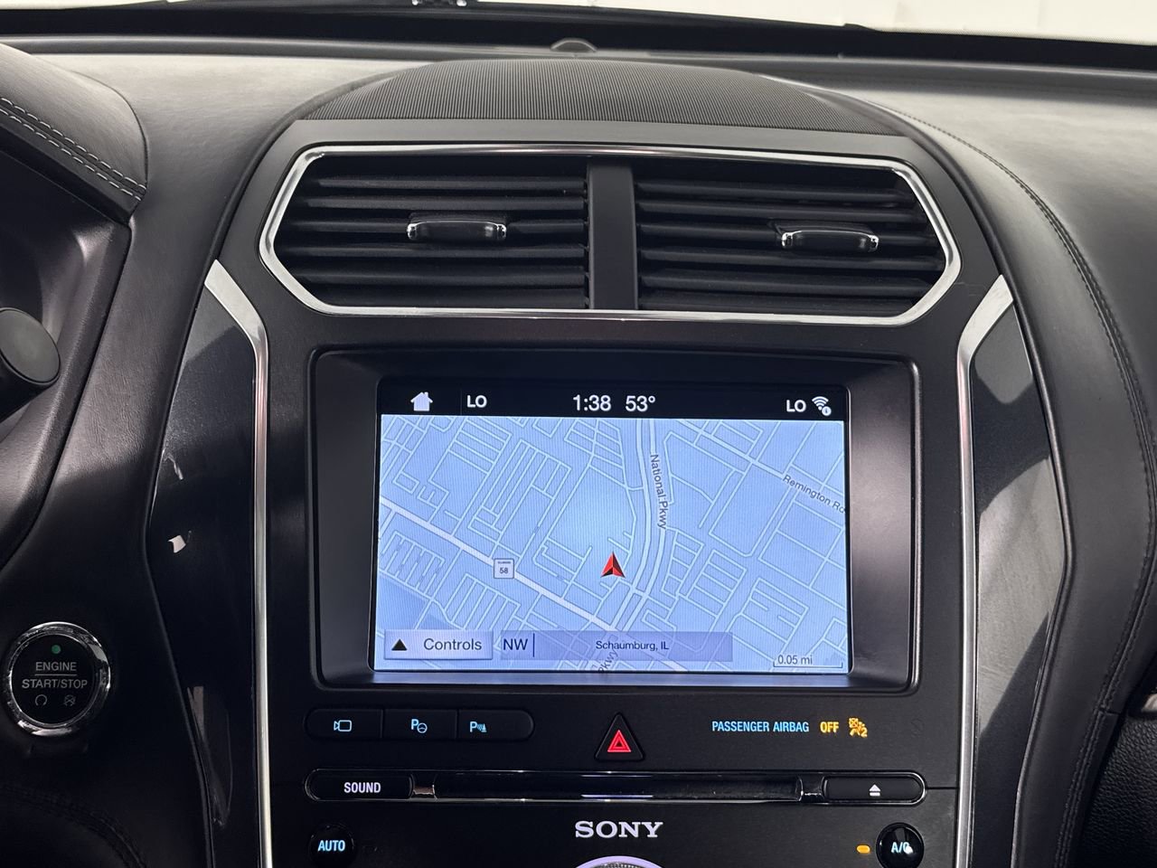 Used 2018 Ford Explorer Platinum AWD/4WD image 4