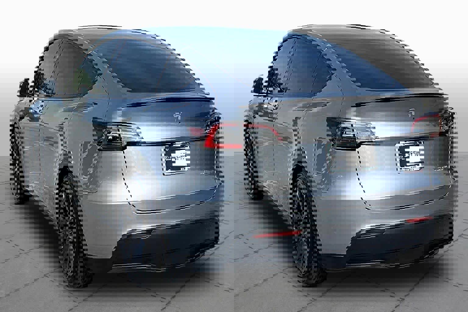 Used 2025 Tesla Model Y Performance image 10