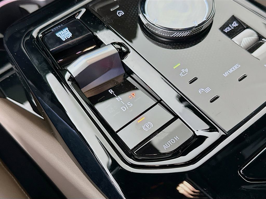 New 2026 BMW 530i xDrive w/ Premium Package image 22