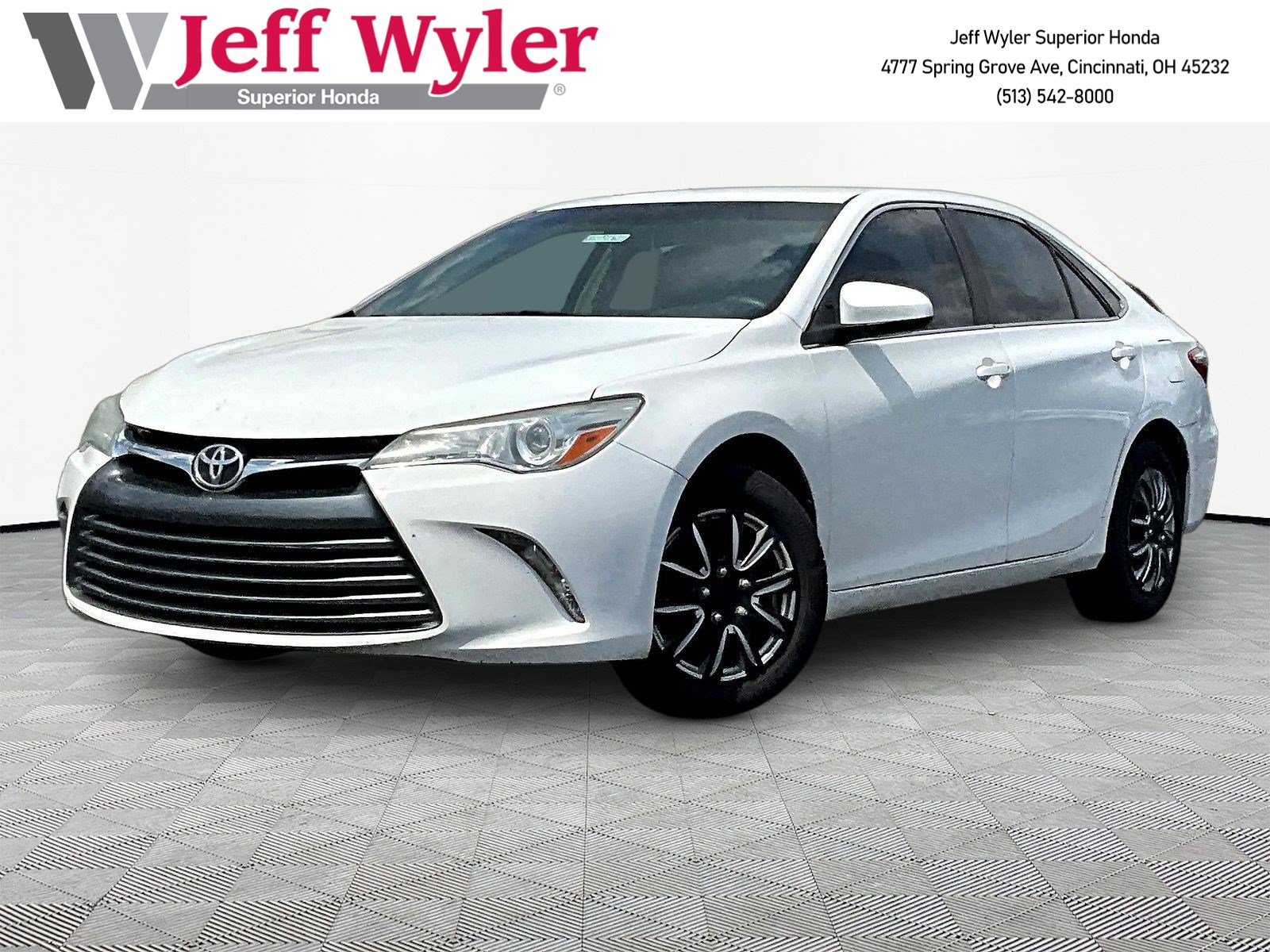 Used 2015 Toyota Camry LE FWD image 1