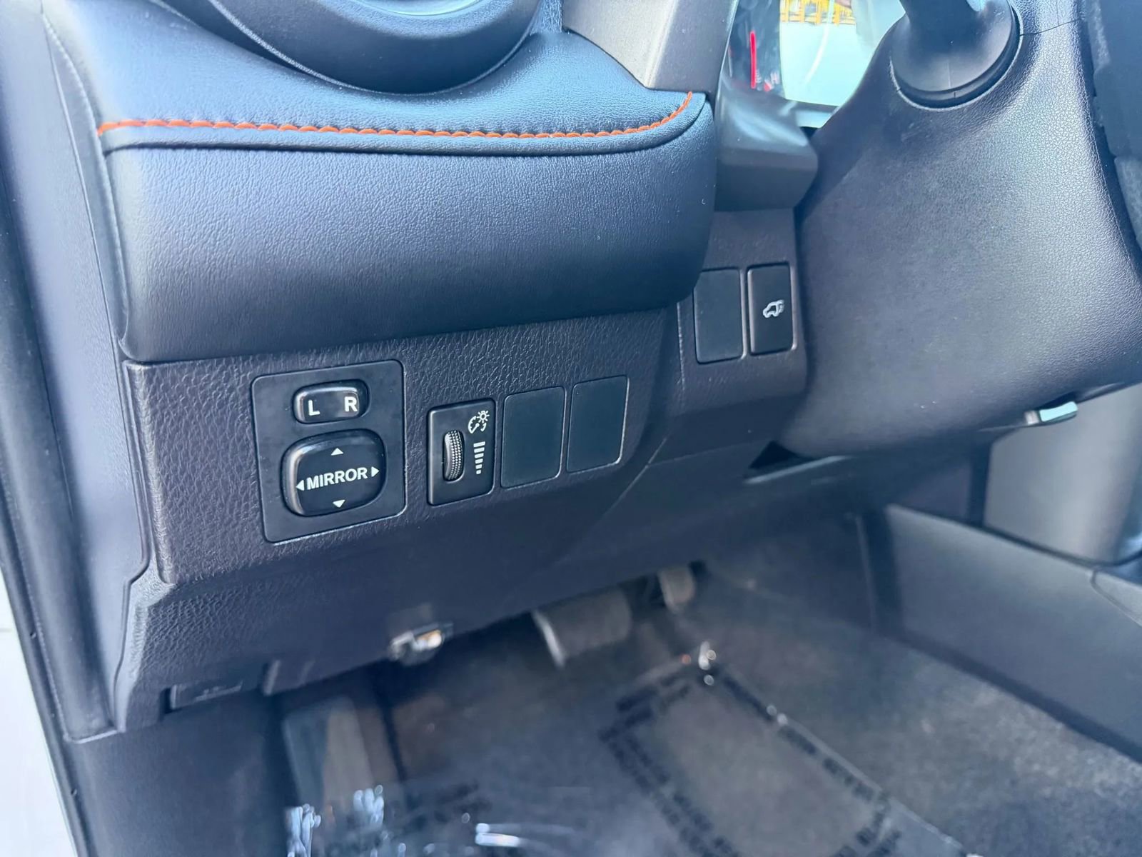 Used 2016 Toyota RAV4 SE image 9