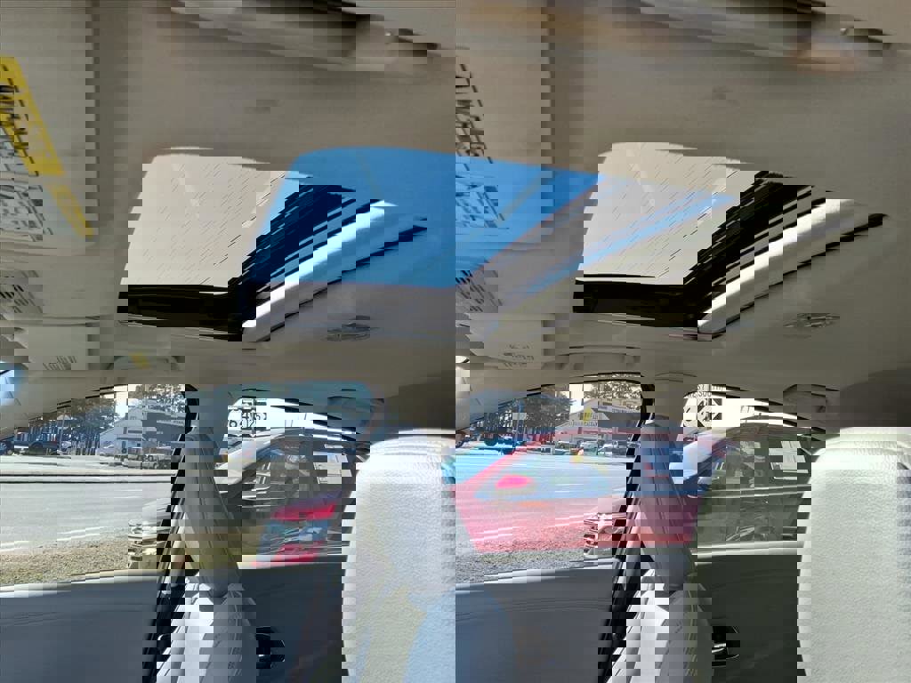 Used 2021 Honda HR-V EX-L image 16