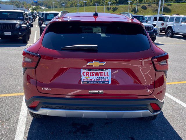 Used 2026 Chevrolet Trax LT w/ Driver Confidence Package FWD image 4