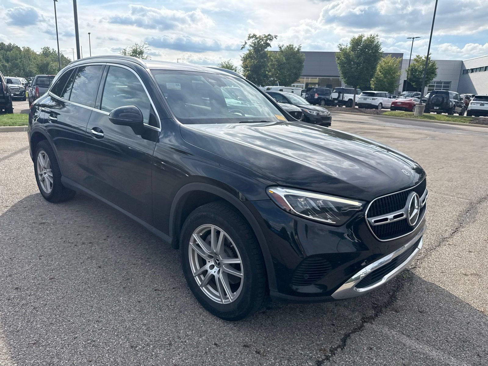 Used 2023 Mercedes-Benz GLC 300 4MATIC image 3